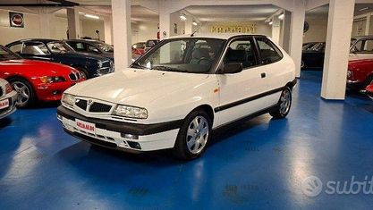 Usata Lancia Delta 193 CV (141 kW) 1997 Bianco banchisa 249 / pastello Utilitaria