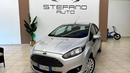 Usata Ford Fiesta Titanium 75 CV (55 kW) 2016 Grigio Utilitaria