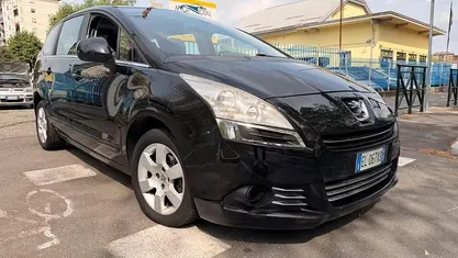 Usata Peugeot 5008 112 CV (82 kW) 2012 Nero Monovolume