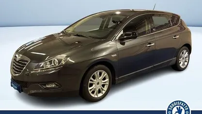 Usata Lancia Delta Gold 120 CV (88 kW) 2013 Argento metallizzato Utilitaria