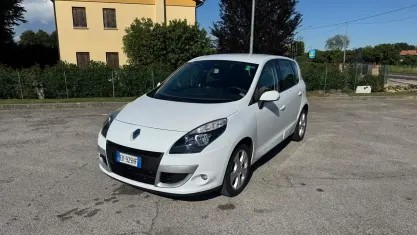 Usata Renault Scénic Luxe 110 CV (80 kW) 2011 Bianco Monovolume