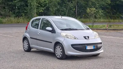 Usata Peugeot 107 68 CV (50 kW) 2007 Grigio Utilitaria