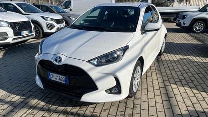 Gebraucht Toyota Yaris Hybrid Business Edition 73 PS (53 kW) 2023 Weiß Kleinwagen