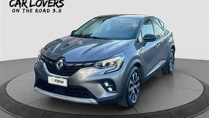 Usata Renault Captur Techno 140 CV (102 kW) 2022 Grigio chiaro SUV