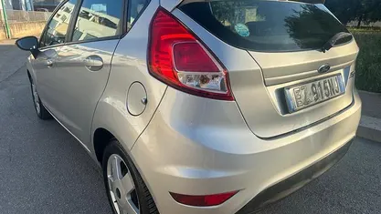 Usata 2015 Ford Fiesta Due volumi | 4950 € (Buon prezzo)