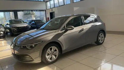 Usata VW Golf VIII Life 110 CV (80 kW) 2021 Grigio