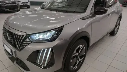 Usata Peugeot 2008 Allure 131 CV (96 kW) 2025 Grigio SUV
