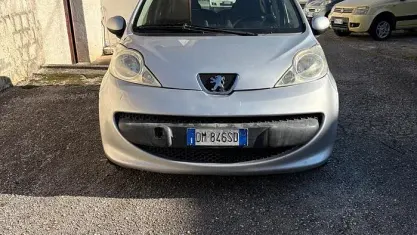 Usata Peugeot 107 68 CV (50 kW) 2008 Grigio Utilitaria
