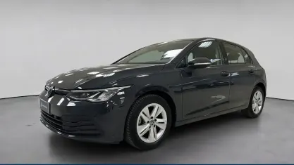 Usata VW Golf VIII Life 110 CV (80 kW) 2022 Grigio / pastello Berlina