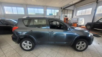 Usata Toyota RAV4 Luxury 177 CV (130 kW) 2007 Grigio SUV