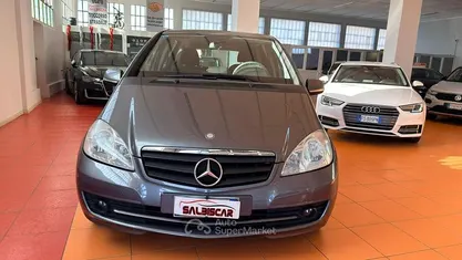 Grigio Usata 2010 Mercedes A160 Elegance Tre volumi | 3900 € (Ottimo prezzo)