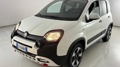 Bianco gelato Usata 2024 Fiat Panda Cross Cross Due volumi | 13.900 € (Buon prezzo)