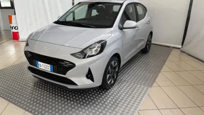 Nieuw Hyundai i10 63 PK (46 kW) 2025 Grijs Hatchback