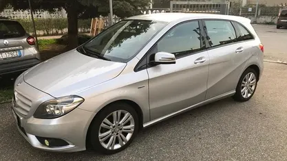Usata Mercedes B180 Executive 109 CV (80 kW) 2012 Grigio Monovolume