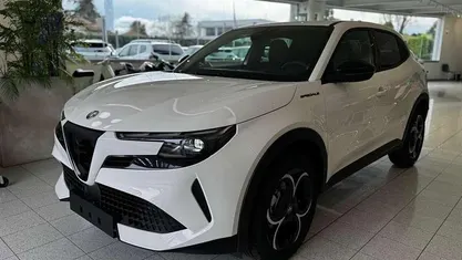 Usata Alfa Romeo Junior Edizione Speciale 136 CV (100 kW) 2024 Bianco metallizzato SUV