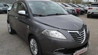 Usata Lancia Ypsilon Gold 95 CV (69 kW) 2014 Gray Utilitaria