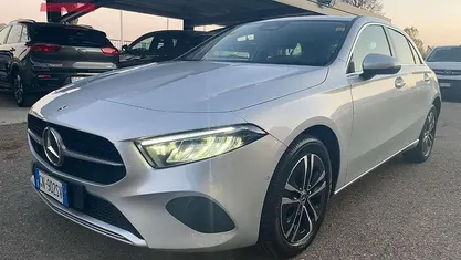 Argento Usata 2023 Mercedes A250 Advanced Tre volumi | 28.900 € (Buon prezzo)
