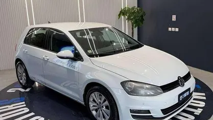 Bianco Usata 2013 VW Golf VII Comfortline Tre volumi | 6900 € (Buon prezzo)
