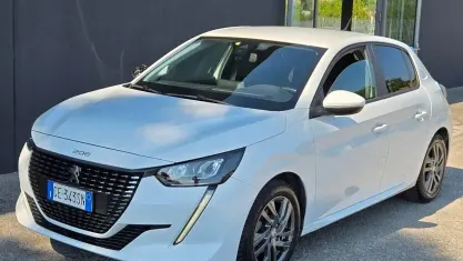 Usata Peugeot 208 Active 75 CV (55 kW) 2021 Bianco Utilitaria