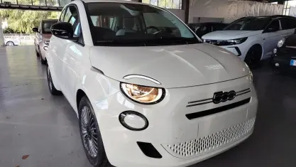 Nuova Fiat 500 Icon 65 CV (47 kW) 2026 Bianco Berlina