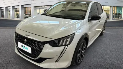 Usata Peugeot 208 GT 101 CV (74 kW) 2022 Bianco Utilitaria