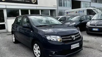 Usata Dacia Sandero Lauréate 72 CV (52 kW) 2014 Bluazzurro Berlina