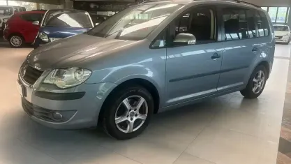 Usata VW Touran Conceptline 109 CV (80 kW) 2009 Argento Monovolume