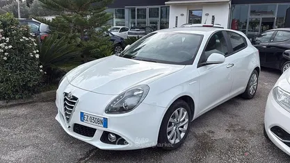 Usata Alfa Romeo Giulietta Distinctive 120 CV (88 kW) 2015 Bianco Utilitaria