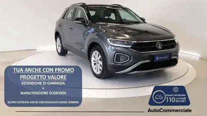 Usata VW T-Roc Life 116 CV (85 kW) 2023 Grigio scuro SUV