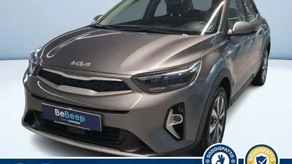 Grigio scuro metallizzato Usata 2024 Kia Stonic Style SUV | 16.000 € (Buon prezzo)