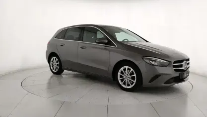 Usata Mercedes B200 150 CV (110 kW) 2019 Grigio Utilitaria