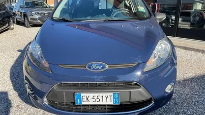Blu Usata 2012 Ford Fiesta Tre volumi | 3300 € (Buon prezzo)