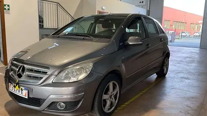 Usata Mercedes B180 Executive 116 CV (85 kW) 2010 Grigio Monovolume