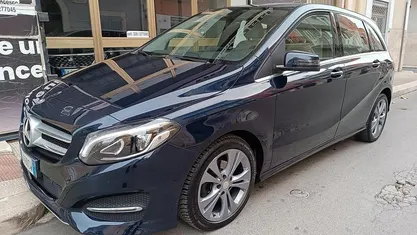 Blu Usata 2017 Mercedes B180 AMG Monovolume | 13.900 € (Buon prezzo)