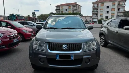 Usata Suzuki Grand Vitara 106 CV (77 kW) 2005 Grigio SUV