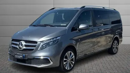 Begagnad Mercedes V300 Premium 237 HK (174 kW) 2023 Grå Minibuss