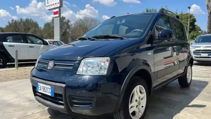 Usata Fiat Panda Climbing 60 CV (44 kW) 2010 Blu/azzurro Utilitaria