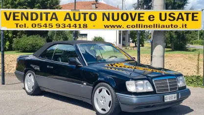 Usata Mercedes E200 Sportline 136 CV (100 kW) 1993 Nero Cabrio