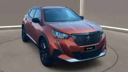 Usata Peugeot 2008 Allure 131 CV (96 kW) 2023 Giallo SUV