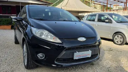Usata Ford Fiesta Titanium 97 CV (71 kW) 2010 Grigio Utilitaria