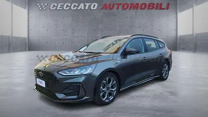 Grigio Usata 2023 Ford Focus ST-Line Station wagon | 18.109 € (Buon prezzo)