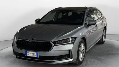 Grigio Usata 2025 Skoda Superb Selection Station wagon | 33.900 € (Buon prezzo)