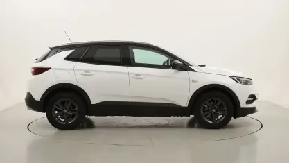 Usata Opel Grandland X Ultimate 131 CV (96 kW) 2021 Biancobianco SUV
