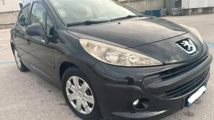 Usata Peugeot 207 68 CV (50 kW) 2010 Nero Berlina