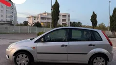 Grigio Usata 2003 Ford Fiesta Ghia Tre volumi | 1940 € (Molto cara)