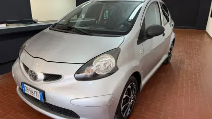 Usata Toyota Aygo Sol 68 CV (50 kW) 2007 Argento Utilitaria