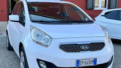 Usata Kia Venga 90 CV (66 kW) 2013 Bianco Utilitaria