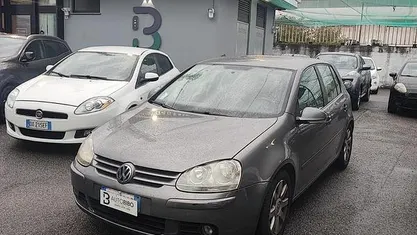 Usata 2006 VW Golf V Comfortline Tre volumi | 2400 € (Buon prezzo)