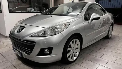Grigio Usata 2011 Peugeot 207 CC Cabrio | 4600 € (Buon prezzo)