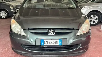 Usata Peugeot 307 CC 109 CV (80 kW) 2004 Verde Cabrio